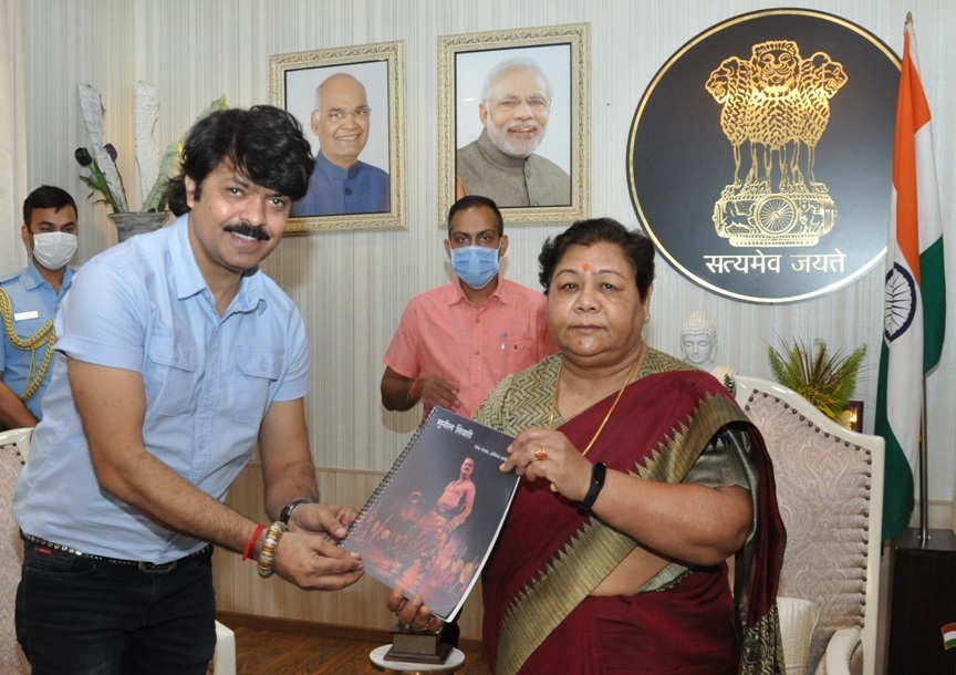 Folk artist Sunil Tiwari met the Governor… Discussed about the folk arts of Chhattisgarh…