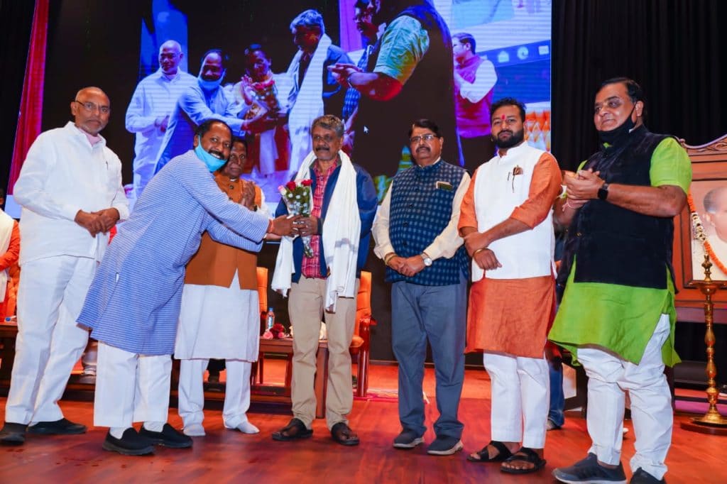 Chhattisgarhi filmmaker-director Satish Jain was honored by BJP Cultural Cell ...