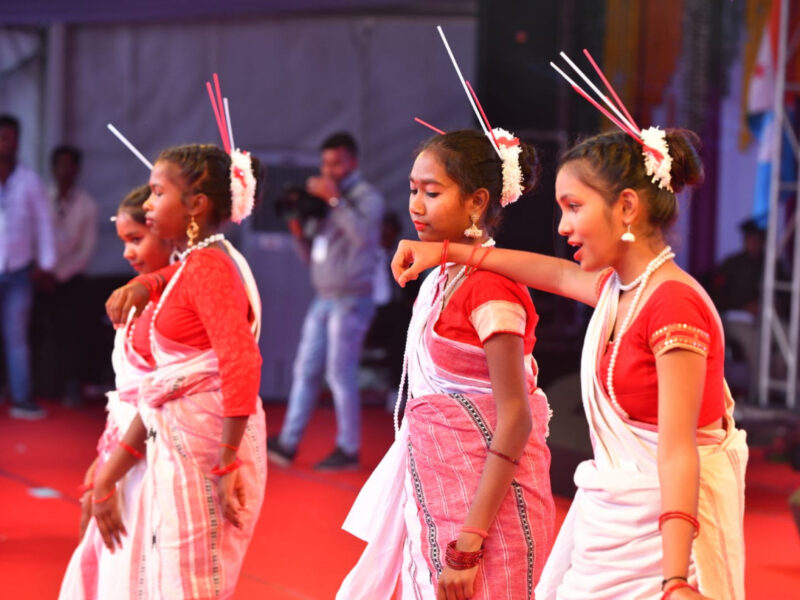 रायपुर : तातापानी महोत्सव के पहले दिन स्थानीय एवं आमंत्रित कलाकारों ने दी सांस्कृतिक कार्यक्रमों की प्रस्तुति