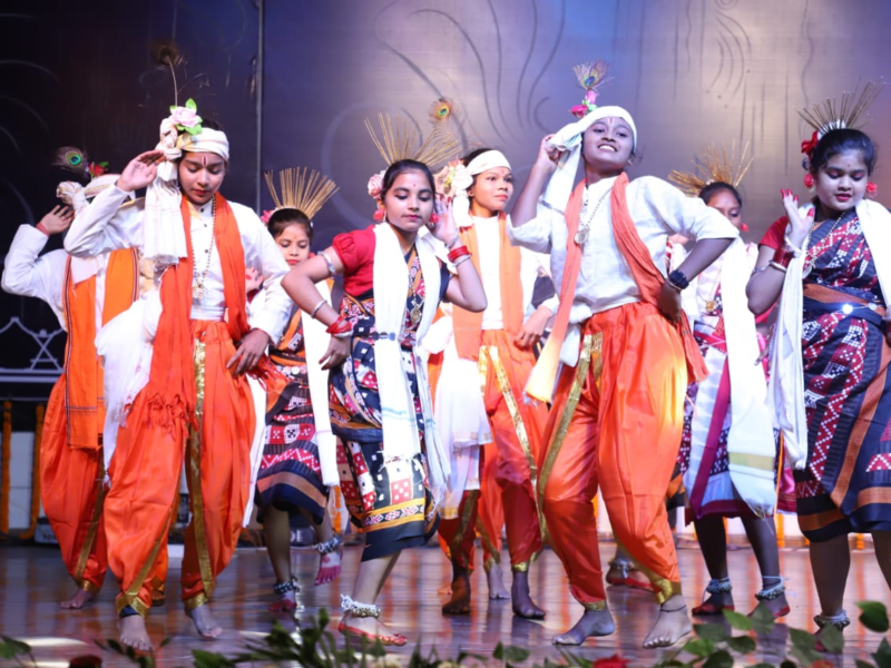 चक्रधर समारोह :सुआ, कर्मा, ददरिया के साथ राजस्थानी, बिहू और गरबा नृत्य ने मोहा दर्शकों का मन